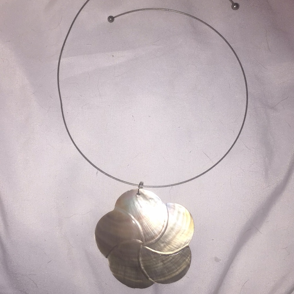 Champagne sea shell necklace !